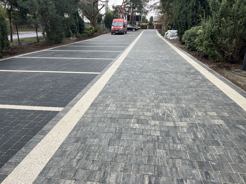 Układanie kostki brukowej Taras schody kostka brukowa  koparka ładowar