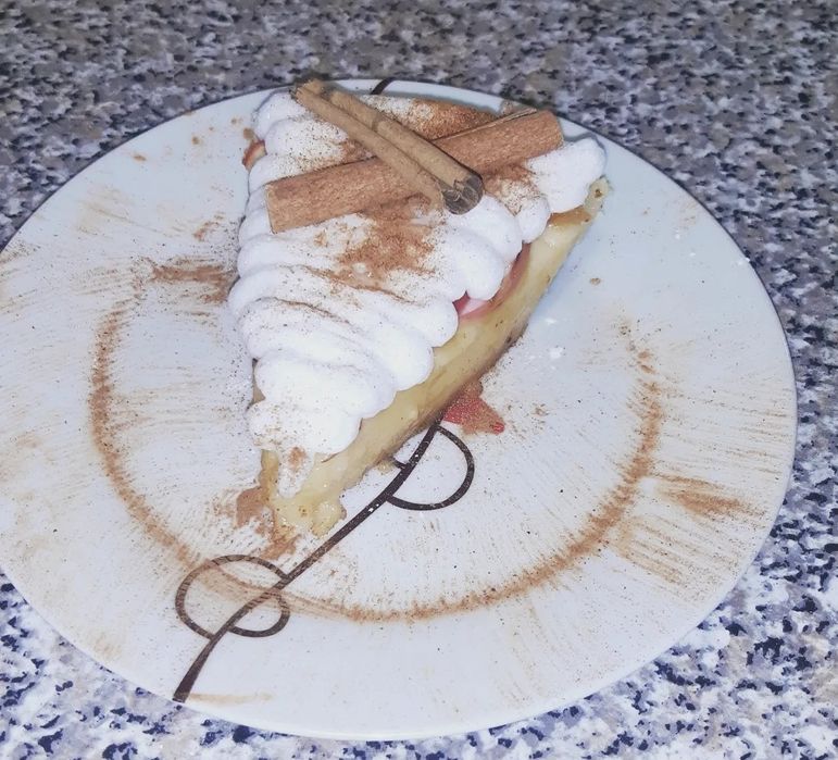 Faço bolos, doces e salgados