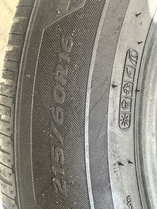 Летняя резина HANKOOK 215/60/16 в очень хорошем состоянии!!!