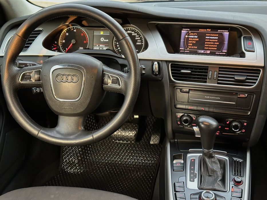 AUDI A4 b8 2.0 дизель  2011 р.