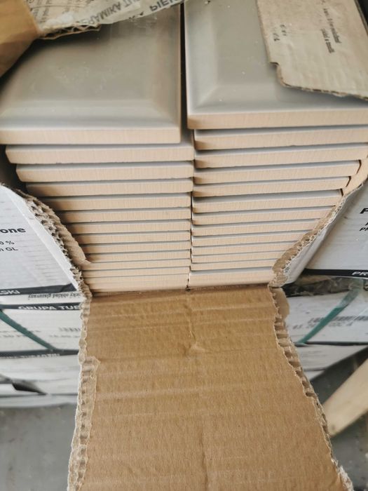 Płytki ceramiczne ścienne szkliwione