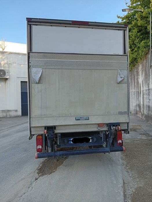 VW Crafter 2016 com cortina e plantaforma elevatoria.