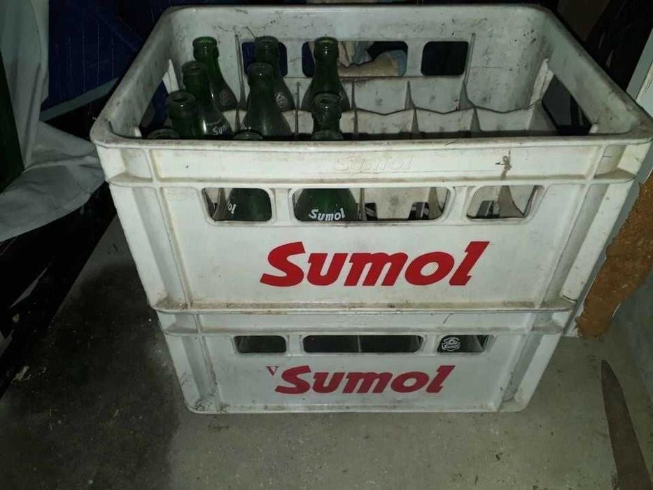 Grades e garrafas antigas de Sumol