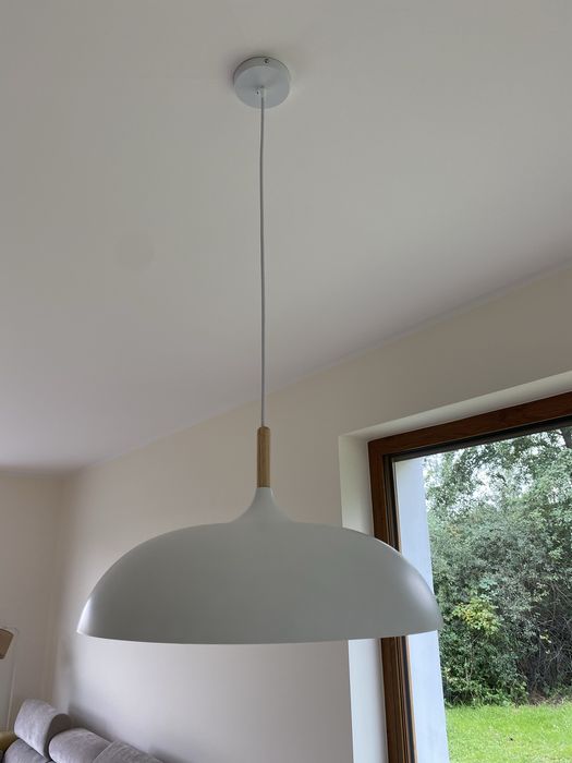 Lampa wiszaca biala