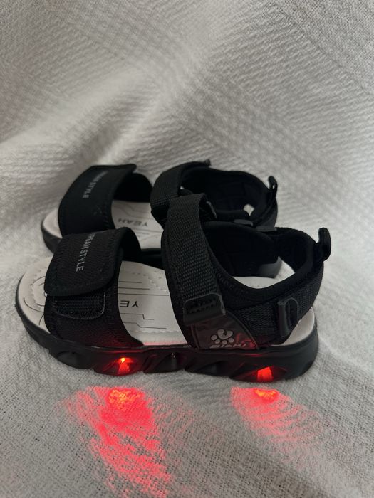 Нові босоніжки на хлопчика 19 см (29 р)