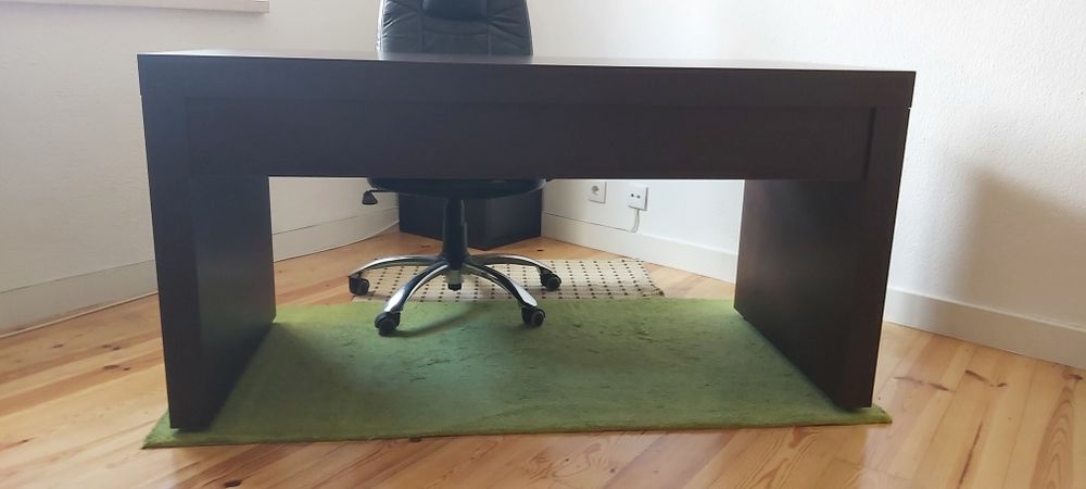 Secretária em excelente estado