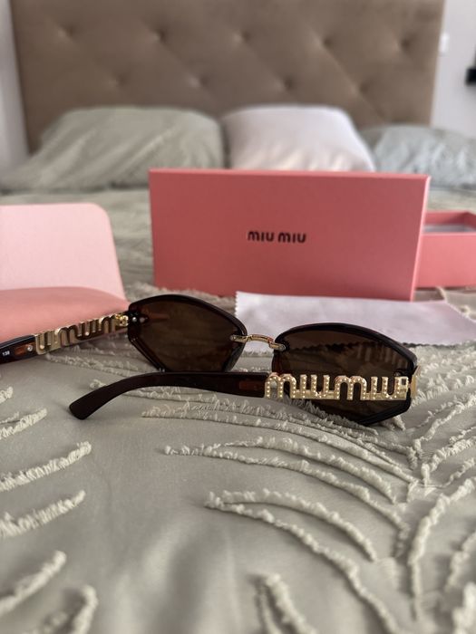 Oculos MiuMiu com acessórios