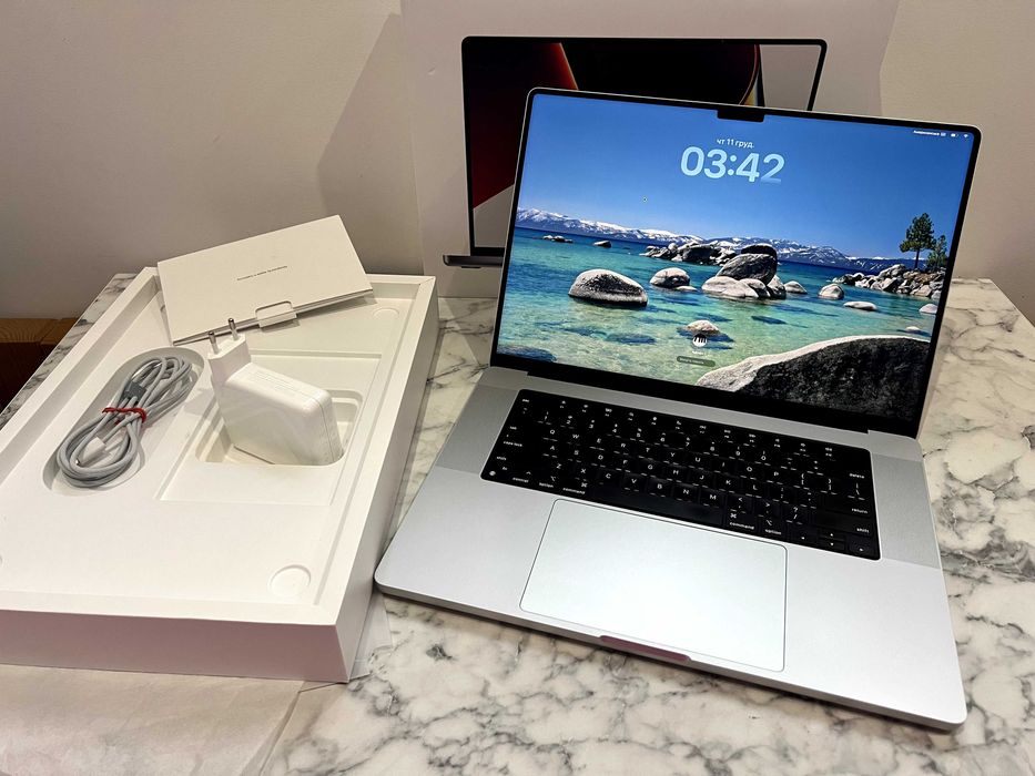 Macbook Pro 16 2021 M1 Pro 16 GB 1TB SSD A2485 Silver