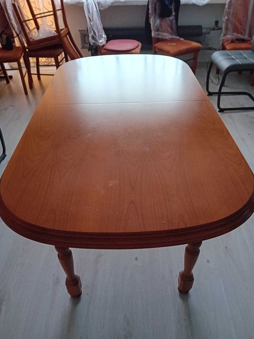 Sprzedam stół rozkładany razem ze stołkami (10 stołków)