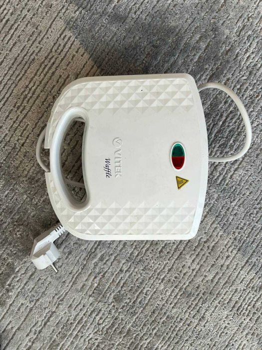 Вафельница/Вафельниця  VITEK VT-7150 W