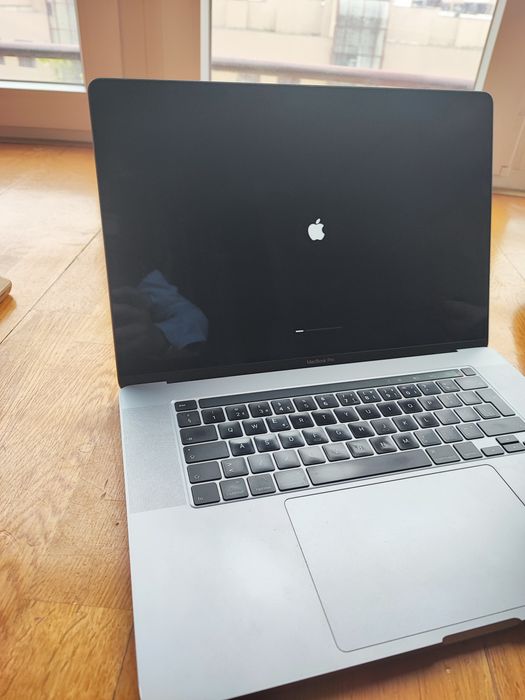 MacBook Pro (16-inch, 2019)
