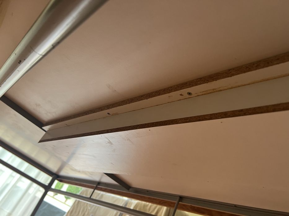 Mesa de madeira com estrutura pernas metalicas removiveis