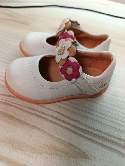 Взуття для дівчинки