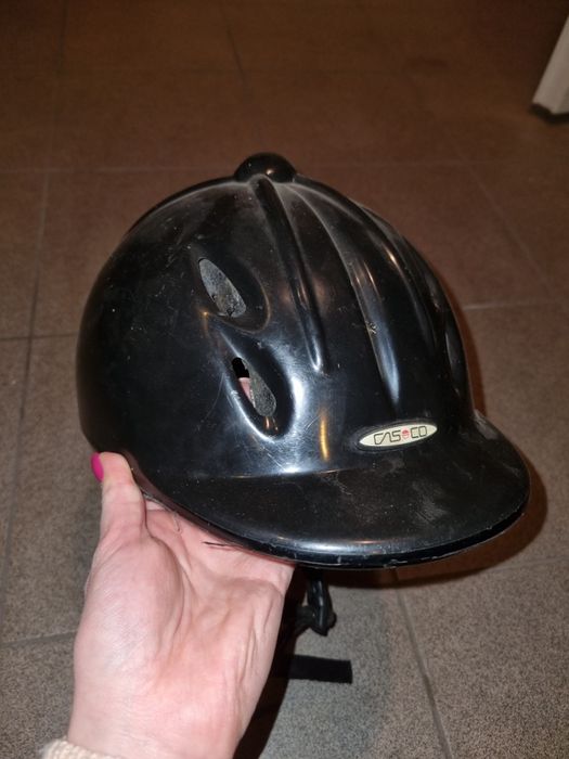 Czarny kask jeździecki Casco