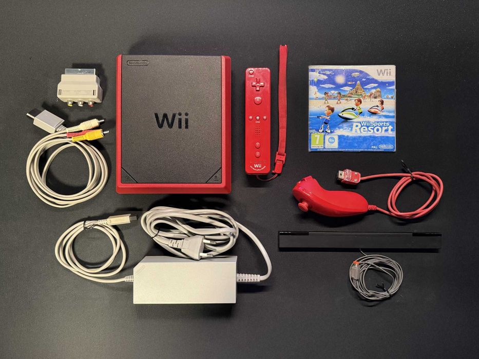 Wii Mini vermelha (na caixa, completa, c/ manuais) + Wii Sports Resort