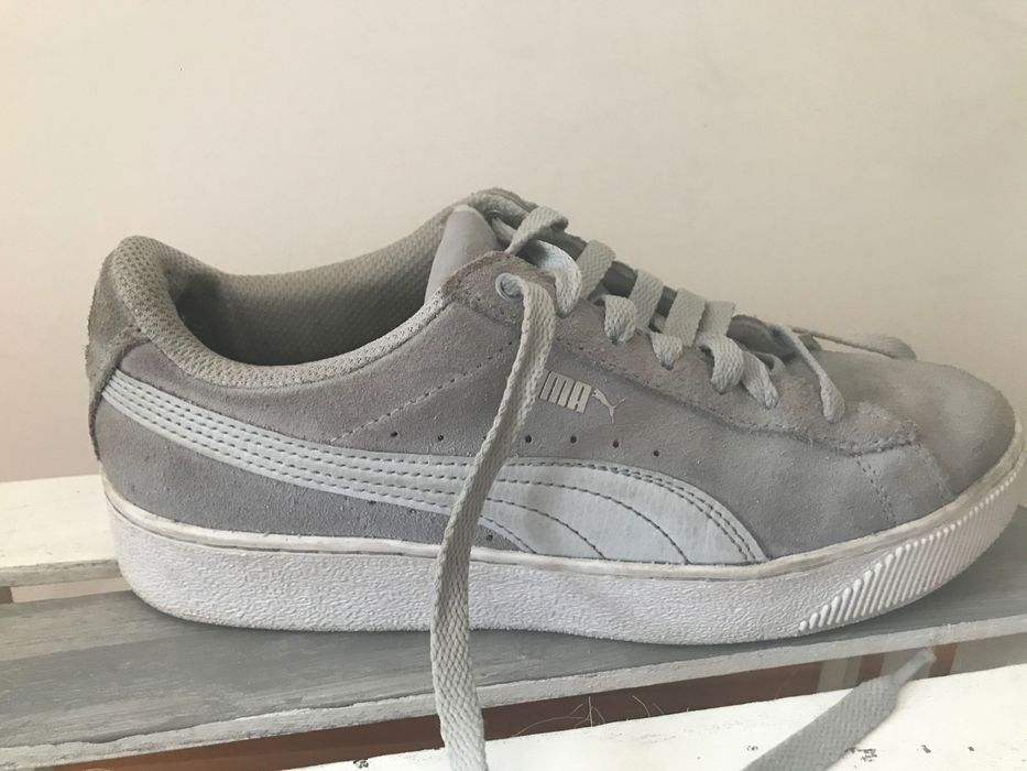 Buty pumy na platformie