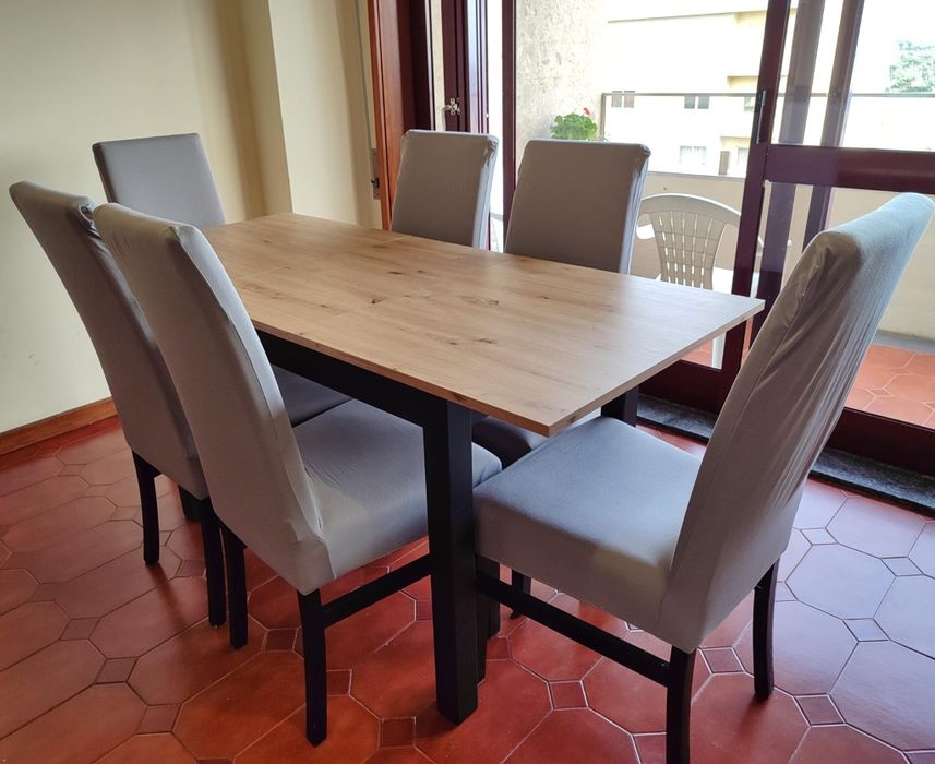 Mesa com 6 cadeiras