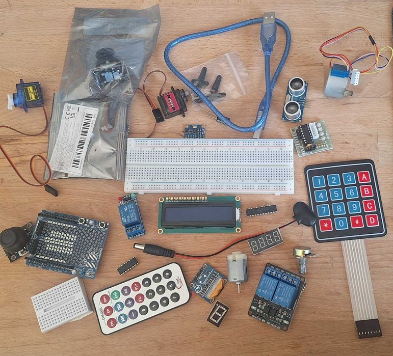 Arduino UNO R3 – DUŻY zestaw 30+ modułów silniki, czujniki + 300 kable