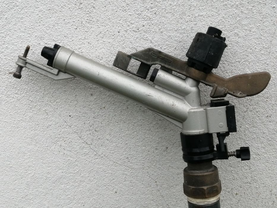 Aspersor rega agrícola