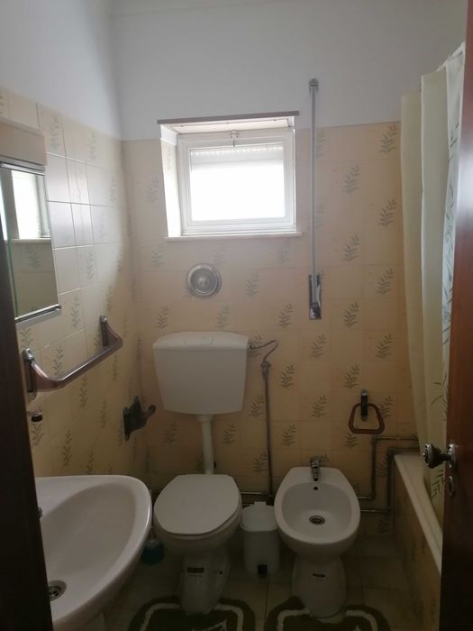 Quarto individual  junto á  Faculdade de Economia na Av. Dias da Silva, próximo do ISMT e Polo I
