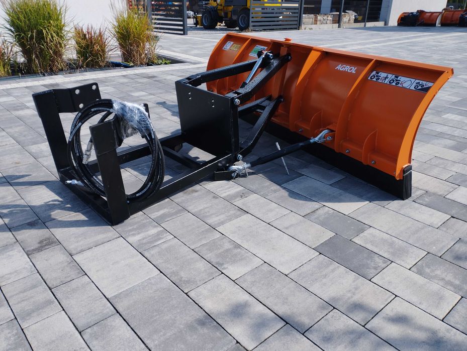 Pług Śnieżny Hydrauliczny  Mocowanie do Ciągnika C360/C330 Dostawa