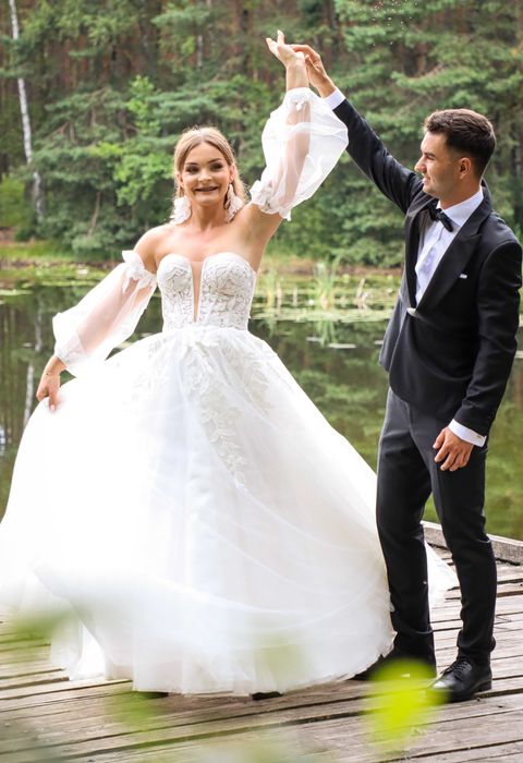 Suknia ślubna w romantycznym stylu z dodatkami