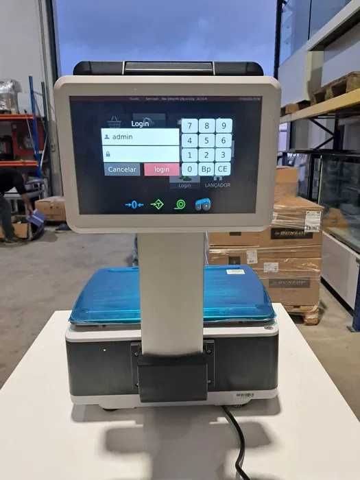 Balança com torre e etiqueta - NOVA