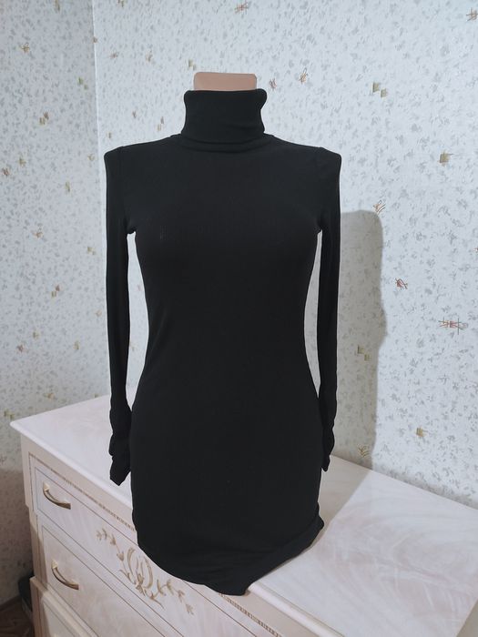 Продам чёрное платье с горлышком весна -осень женская р XS-42