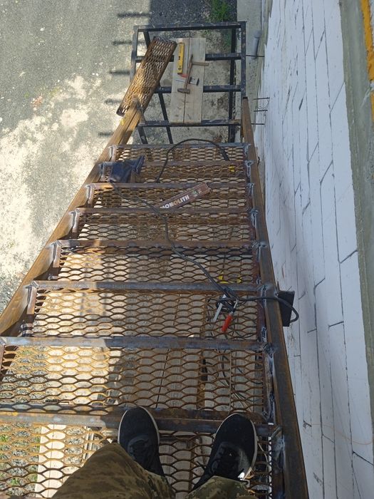 Надання послуг електрозварювальника