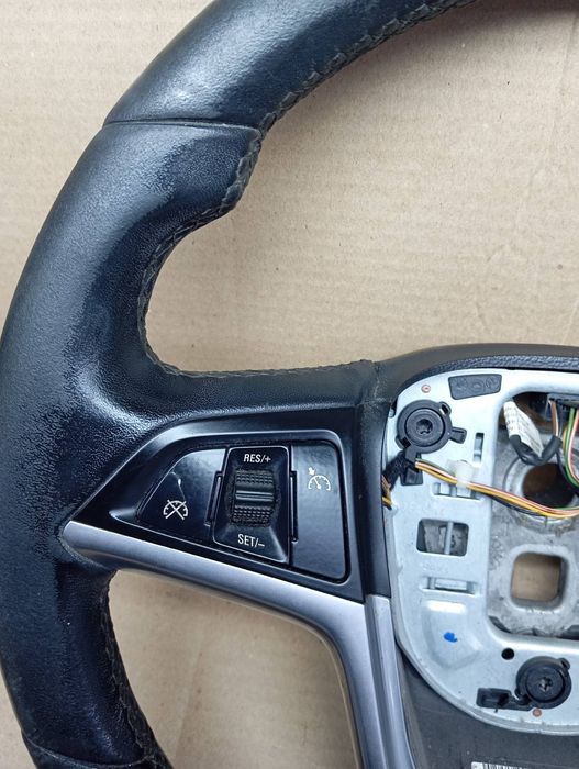 Opel astra J руль кермо штурвал