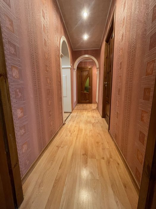 Простора сучасна квартира ! 3 поверх! Індивідуальне опалення!