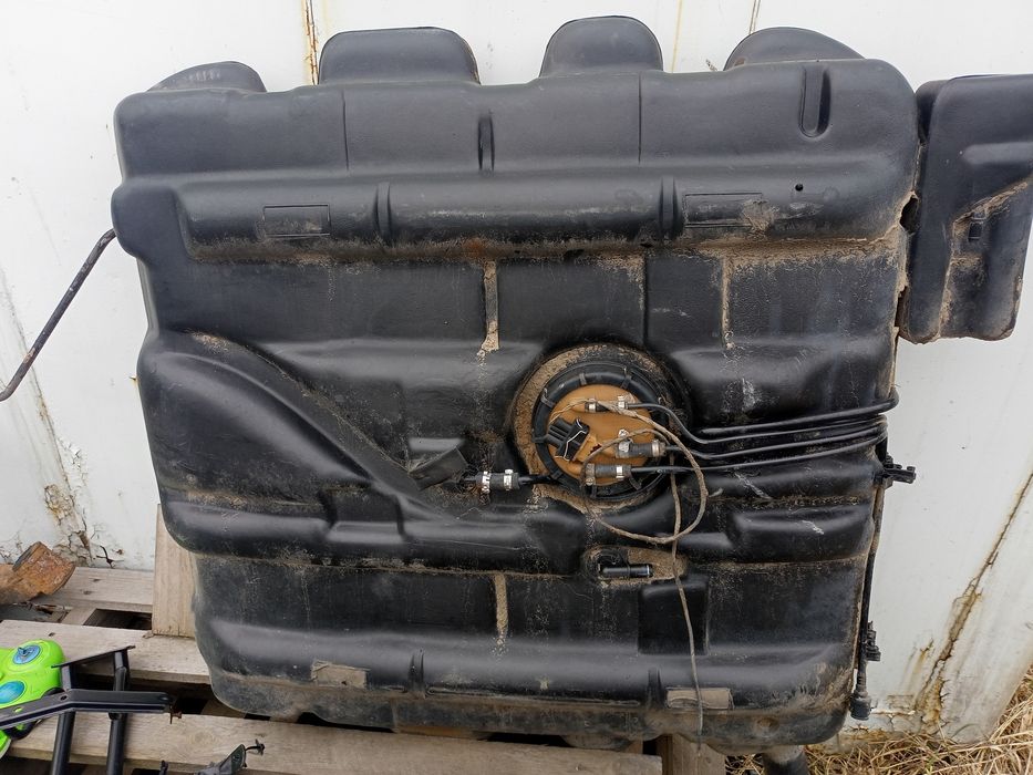 топлевний бак віто 638.  так як на фото.