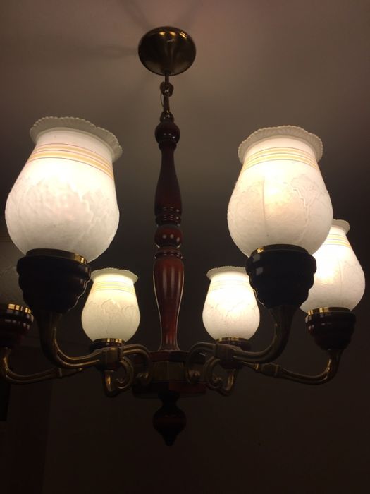 Piękny stylowy żyrandol