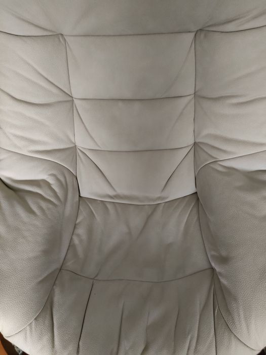 Cadeirão em pele camurça