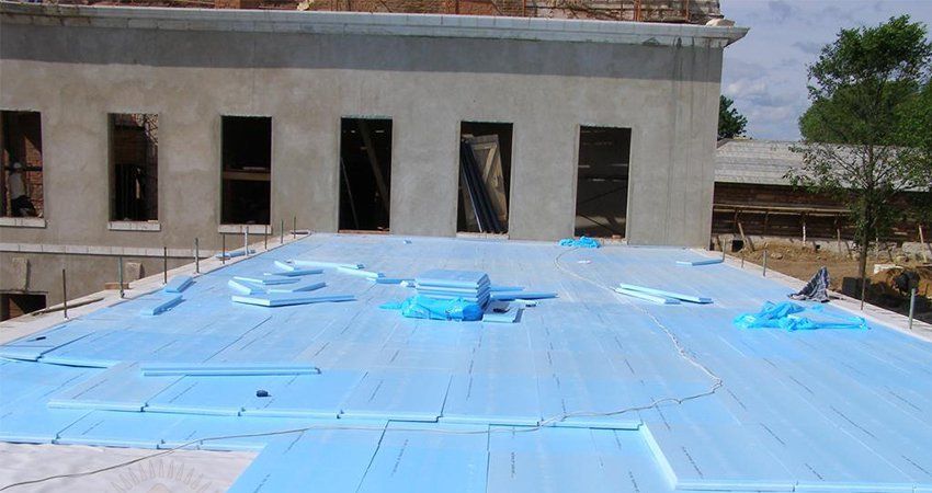 Dekarz dach   krycie papa, membrana, hydroizolacja blacharskie obróbki