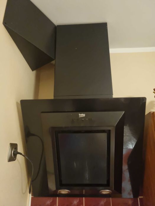 Okap ukośny Beko z kominem sprzedam