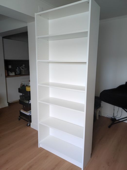 Estante Billy IKEA em bom estado