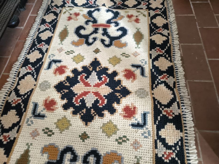 Tapete de Arraiolos Bordado à Mão – 1,20m x 0,70m