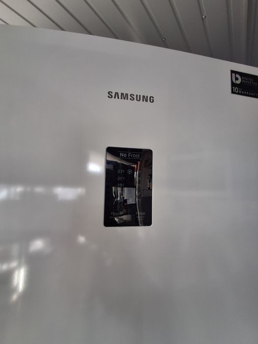 Холодильник  Samsung model RB37J5249WW