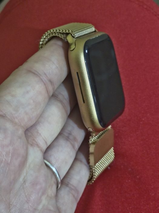 Smartwatch Watch 8 dourado