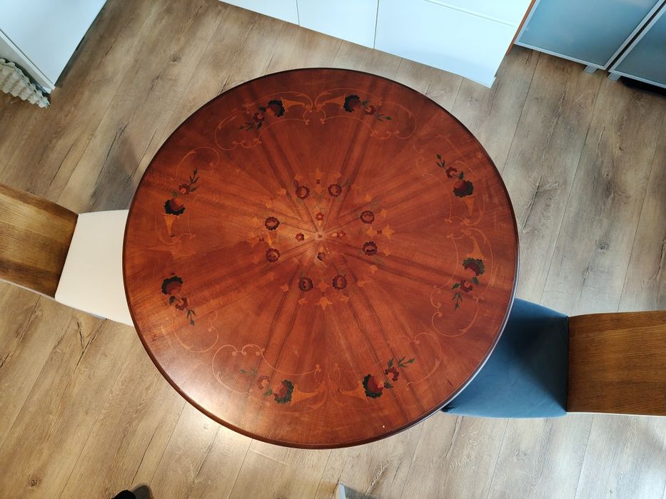 Stół okrągły drewniany rzeźbiony