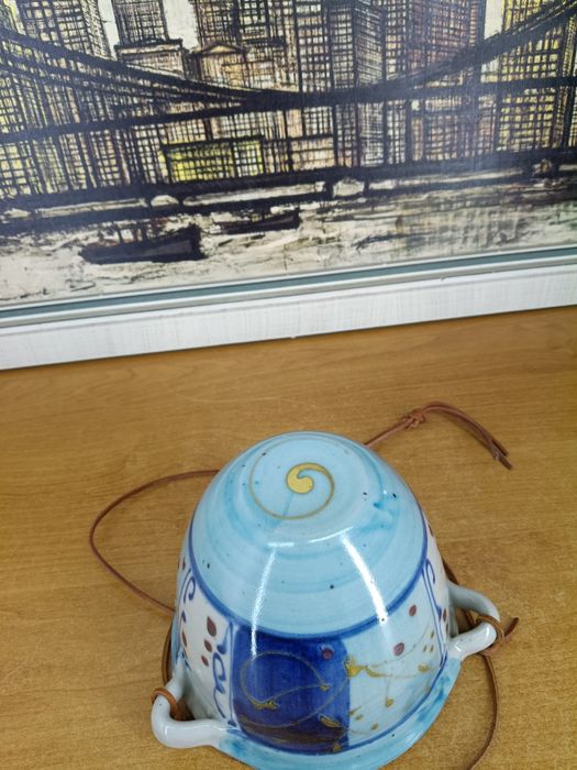Ceramiczna doniczka wisząca – ręcznie zdobiona