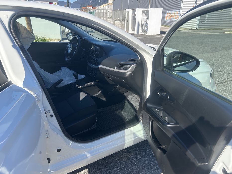 Particular vende Fiat Tipo impecável