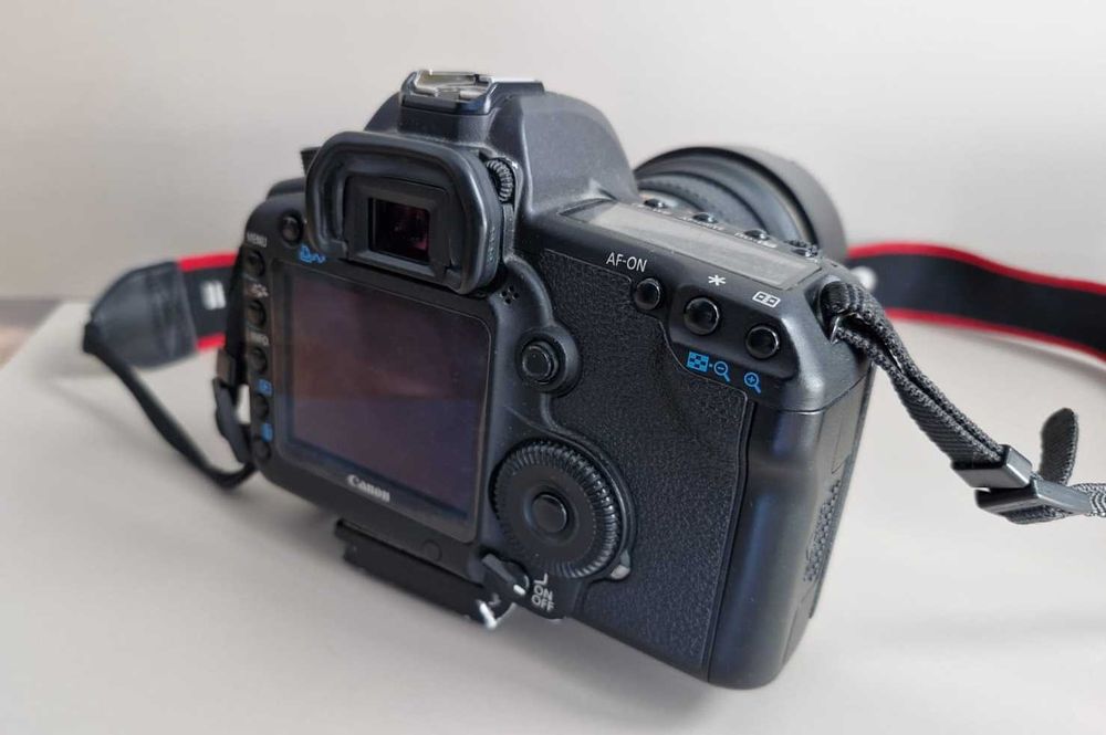 CANON EOS 5D mark II  + 3 obiektywy  16-28mm 50mm 75-300mm