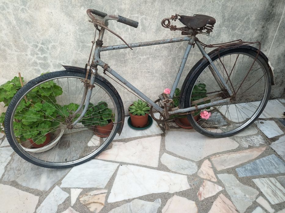 Bicicleta Antiga com mais de 100 anos