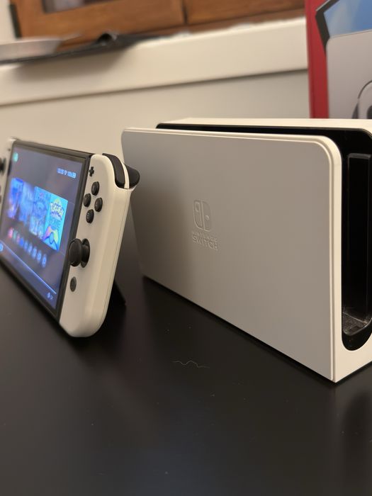 Nintendo Switch Oled + 2 Jogos