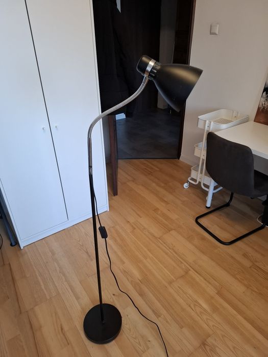 Lampa stojącA HANSSON (czarna / chrom)