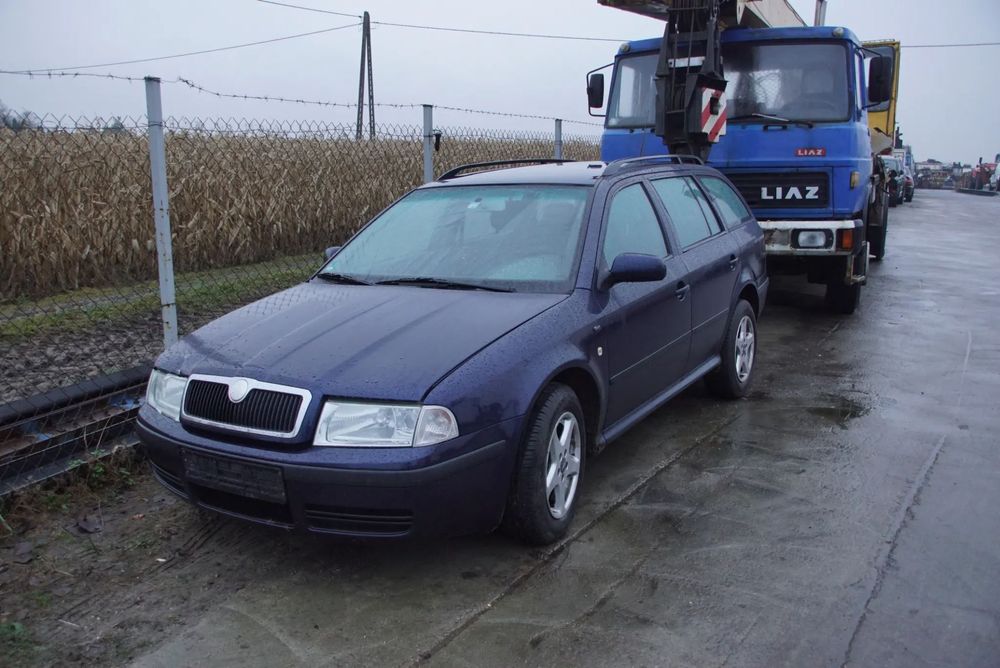 Auto na części - Skoda Octavia I Lift 1.9 TDI 110 KM ASV EGS LF5U 2001R Silnik Skrzynia Drzwi Maska Klapa Zderzak Błotnik Lampa Lusterko Klamka Deska Kokpit Sterownik Moduł Czujnik Licznik Panel
