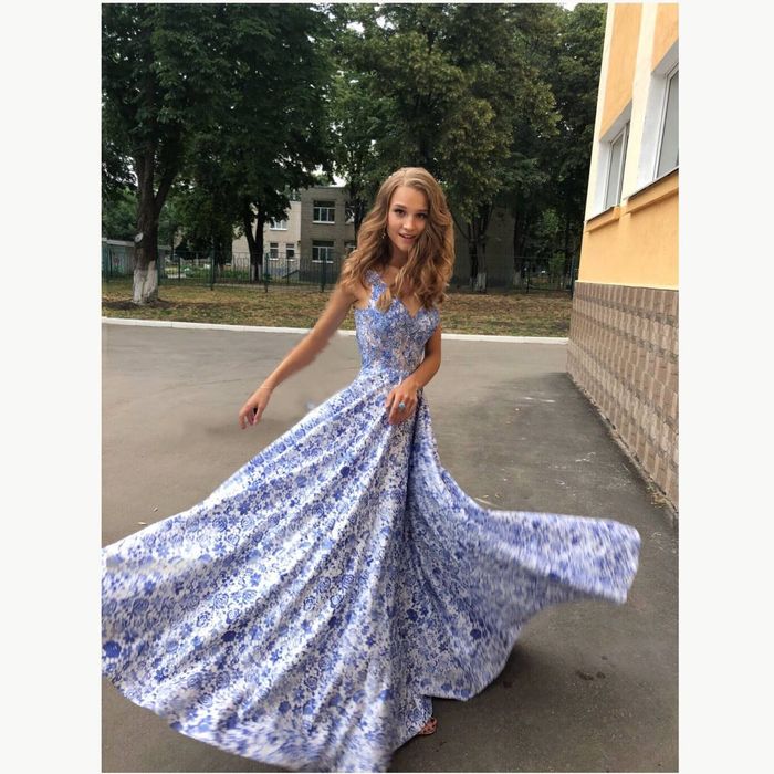 Тендітна святкова сукня