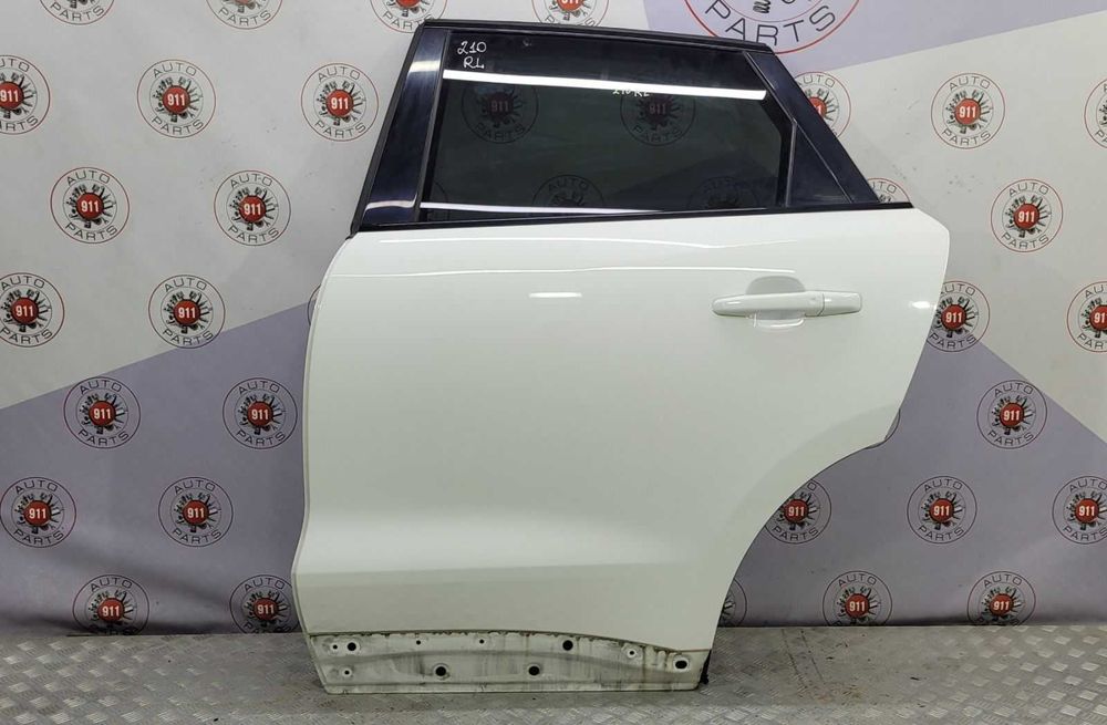 Двері задні ліві Jaguar F-Pace 2017-2023